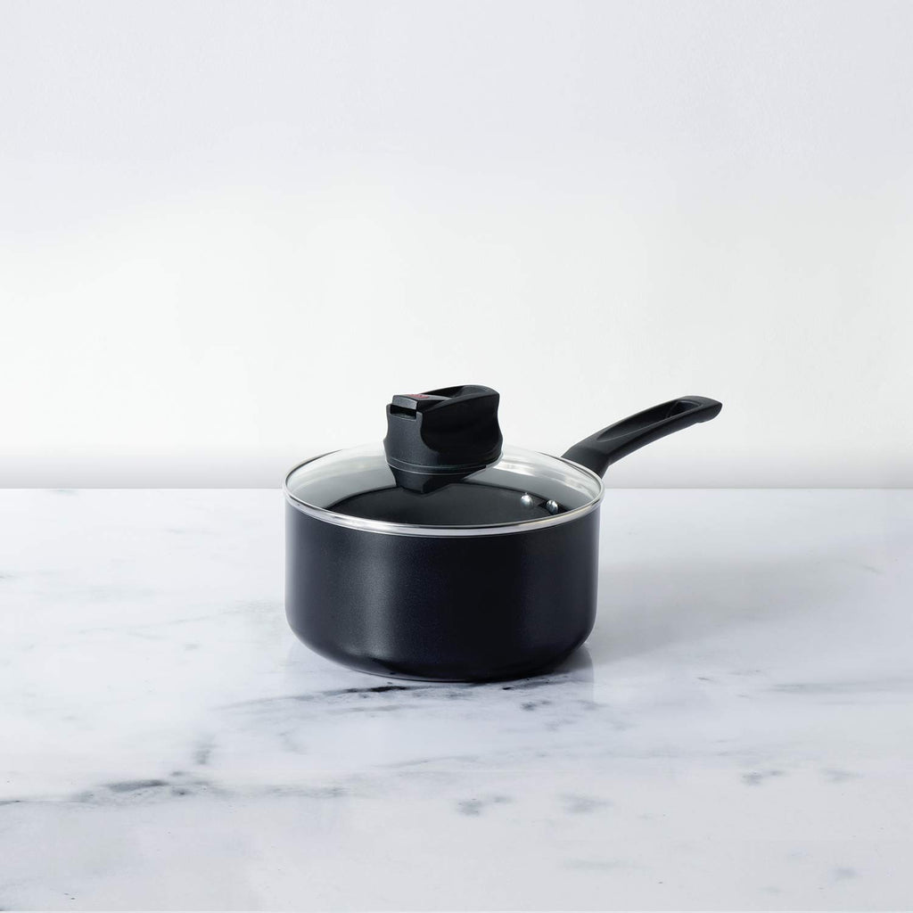 Meyer Safecook Non-Stick Covered Saucepan 1.9 Liters/18cm Black