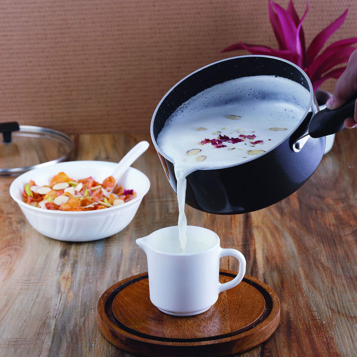 CELLO Aluminium Non-Stick Sauce/Milk Pan with Glass Lid for Kitchen 1.5 Litre, Black | PFOA Free, Bakelite Handle, Gas Stove & Induction Compatible Milk Tea Sauce Boiling Water Pans Pots for Cooking